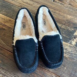 Ugg Ainsley black wide NWT